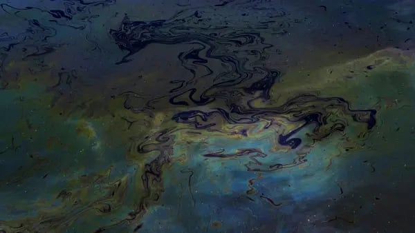 La Estrategia del Día: Derrame de petróleo de Pemex, temporada de reportes y Ralph Laurendfd