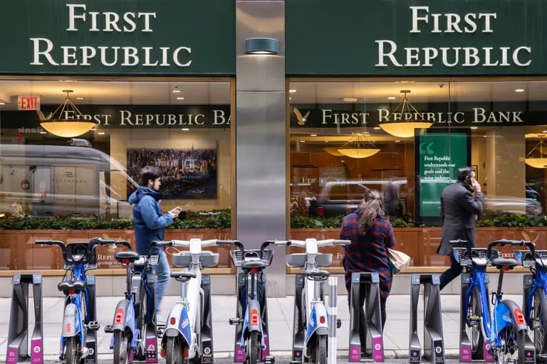 Sucursal del First Republic Bank en Nueva York el viernes 10 de marzo.Fotógrafo: Jeenah Moon/Bloombergdfd