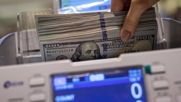 ¿Dólar blue a $400? A cuánto llegará y por qué hay una corrida cambiaria en Argentinadfd