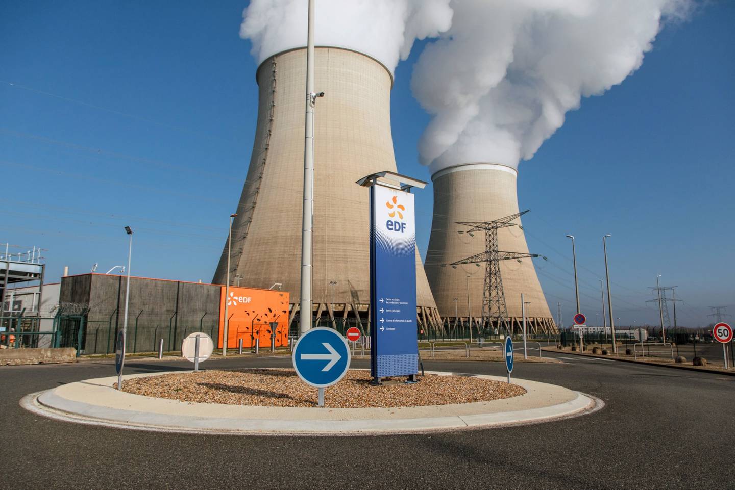 Los misiles alcanzaron una instalación de eliminación de residuos radiactivos en Kiev, y un transformador eléctrico resultó dañado en un depósito similar en Kharkiv, según un correo electrónico de la Agencia Internacional de Energía Atómica (IAEA, por sus siglas en inglés).