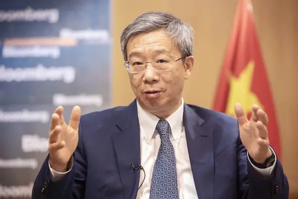 China tiene un espacio "tremendo" para ajustar la política monetaria si la guerra comercial con EE.UU. se profundiza, dijo Yi.