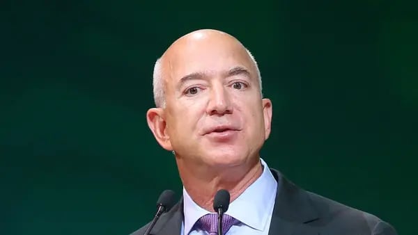 Jeff Bezos, da Amazon, planeja vender até US$ 8,6 bilhões em ações da empresadfd