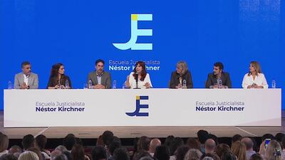 Cristina Kirchner en La Plata: “La inflación no para con una dolarización”      dfd