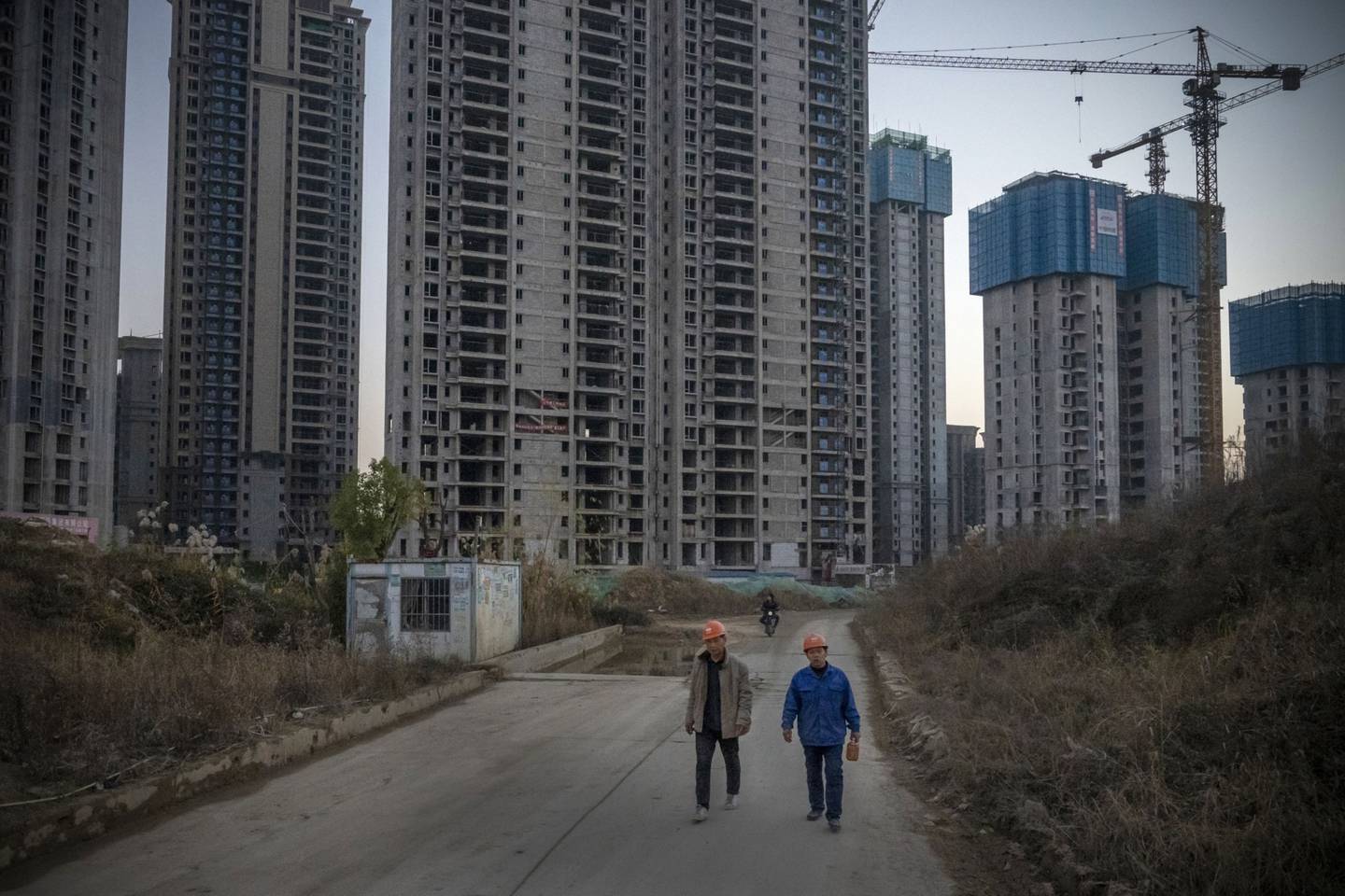 Un desarrollo en construcción de China Evergrande Group en Wuhan, China