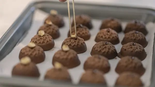 Chocolate mais caro: o que tem impactado o cacau e por que os preços podem subir maisdfd