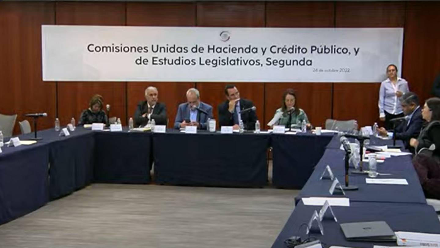 Los senadores sostuvieron una reunión de trabajo con el subsecretario de Hacienda y Crédito Público, Gabriel Yorio.