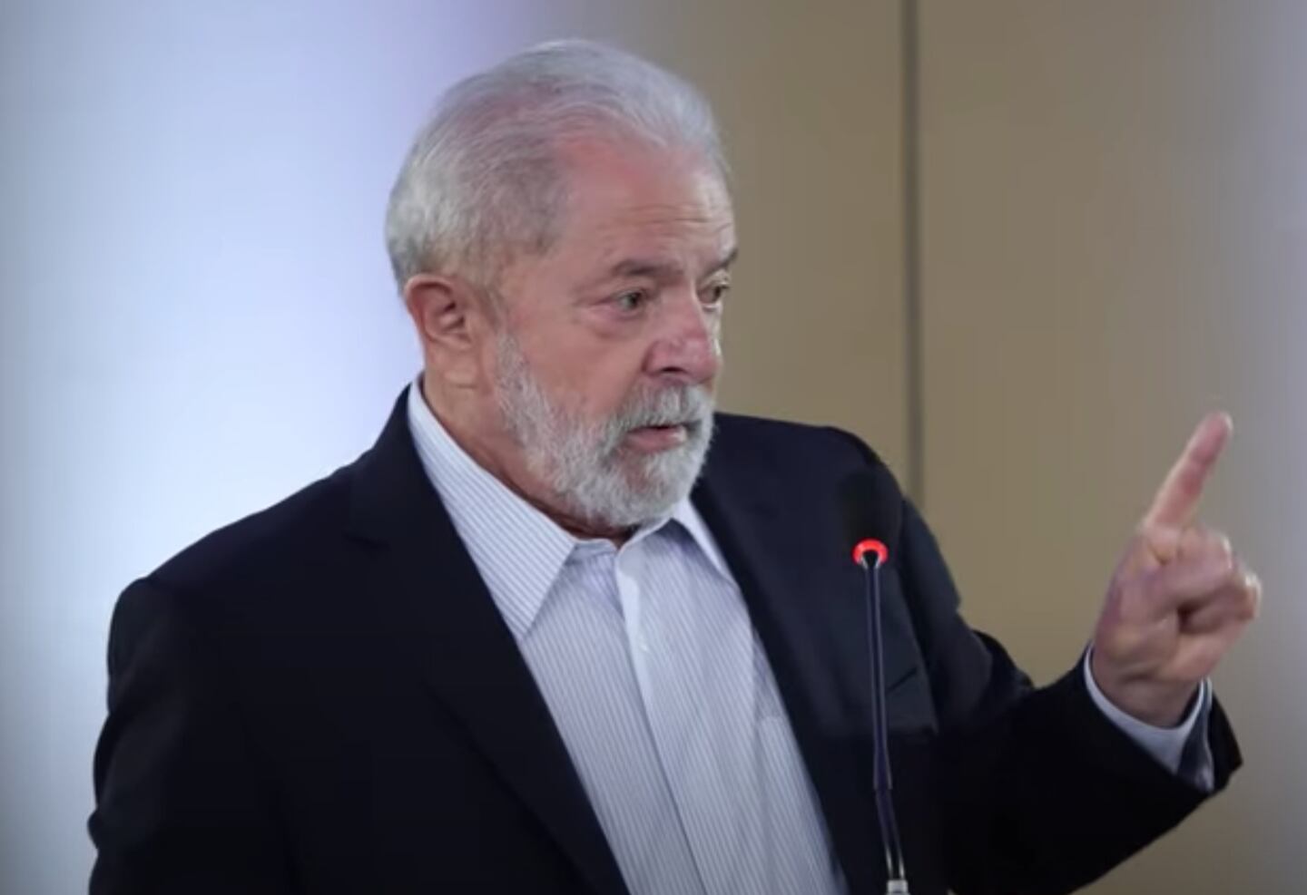 Em aceno ao centro, Lula disse que não vê obstáculo em BC independente