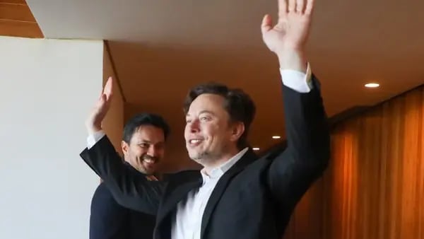 Exclusivo: CEOs y estudiantes de tecnología, el paso relámpago de Musk por Brasildfd