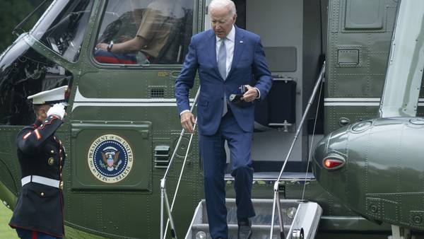 Biden dice que recesión en EE.UU. podría evitarse tras llamada con Larry Summersdfd