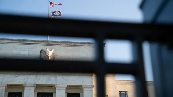 Mercado de bonos se enfrenta a un dilema tras anuncio de la Fed sobre los aumentosdfd