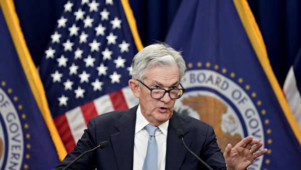 La Fed opta por “subir y ver” en una apuesta por la contención de la crisisdfd