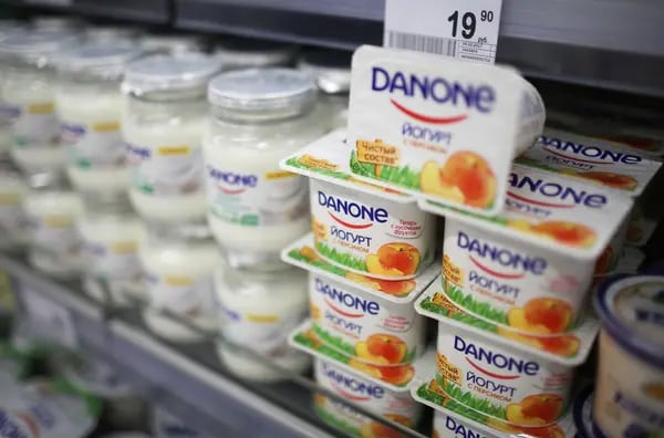 Una de las dos fábricas de Danone en Ucrania cerró, mientras que la segunda reanudó sus operaciones.
