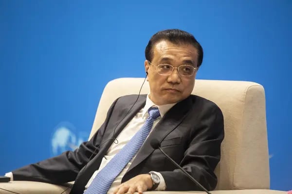 En una reunión del Consejo de Estado presidida por el primer ministro Li Keqiang, el gabinete pidió la adopción de herramientas de política monetaria para mantener la expansión del crédito