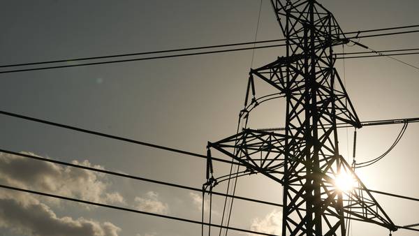 AMLO descarta indemnizaciones a empresas por la reforma eléctricadfd