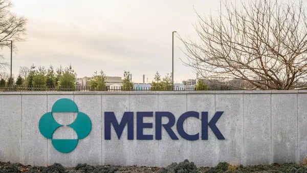 Fabricantes de medicamentos acuerdan ampliar acceso a píldora Covid-19 de Merckdfd