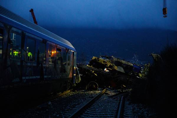 Centenares de muertos en el accidente de tren más mortífero en décadas en Indiadfd