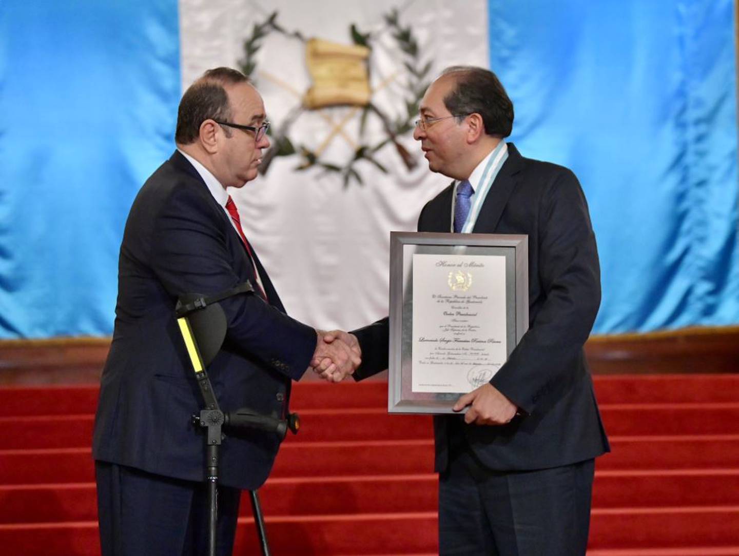 El presidente Alejandro Giammattei otorgó la Orden Presidencial a Sergio Francisco Recinos Rivera, por su exitosa gestión como presidente de la Junta Monetaria y del Banguat.dfd