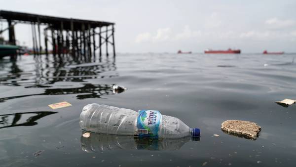 Solutions to Recycle Plastic Waste on Oceans Seen to Cost US$65 Billion per Yeardfd