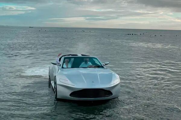 Carros esportivos aquáticos são novo hype de milionários no litoral do Brasildfd