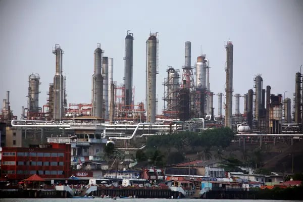 The Pemex, Petroleos Mexicanos, General Lazaro Cardenas oil refinery in Minatitlan, Mexico, on May 23, 2007. Petroleos Mexicanos, the third-biggest oil supplier to the U.S., set a goal of producing an average of 3.1 million barrels of crude oil per day until 2012, even as output at its largest oil field declines. Photographer: Gustavo Graf/Bloomberg News.