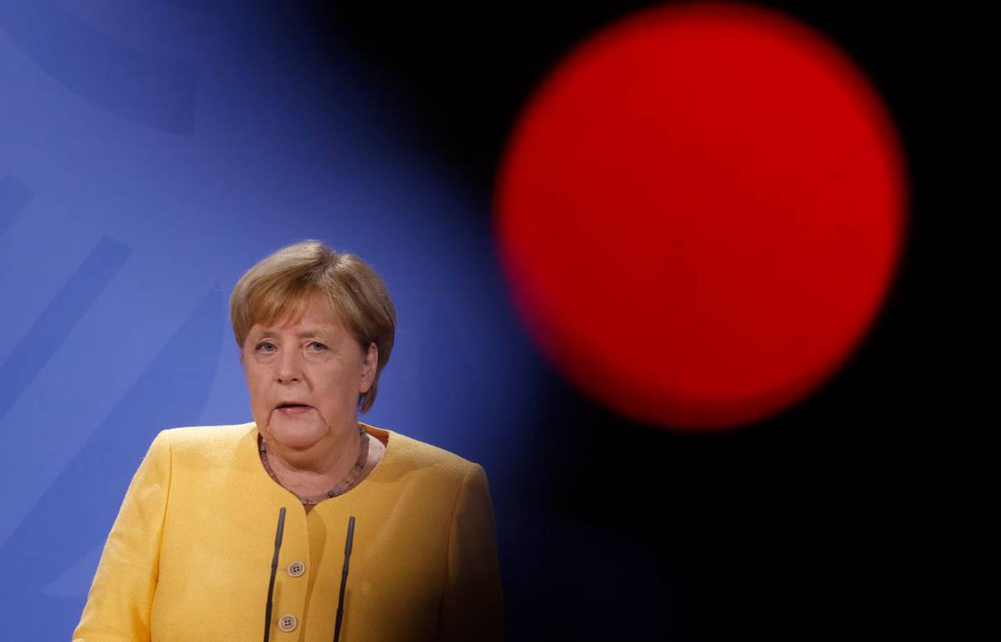 “Se trata de un acontecimiento extremadamente amargo. Amargo, dramático, terrible, especialmente para la gente de Afganistán”, dijo la canciller alemana, Angela Merkel, en Berlín.