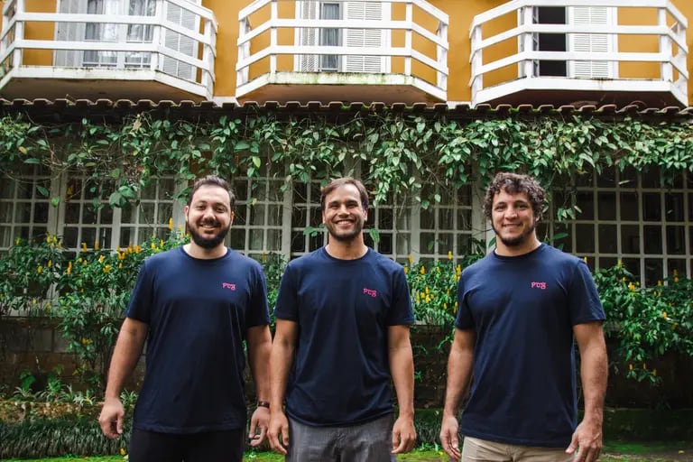 Cofundadores de Plug: Marcel Nicolay, Alex Vilhena, Thiago Garutidfd