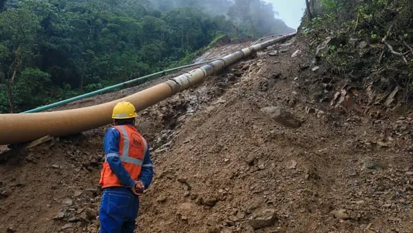 Derrame de crudo en Ecuador tras rotura de oleoducto en la Amazoníadfd