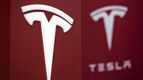 Tesla trae nueva versión del Model 3 y vuelve a bajar precios para impulsar las ventasdfd