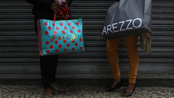 Shoe Retailer Arezzo Raises $158 Million in Brazil Share Saledfd