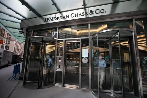 Sede do JPMorgan Chase em Nova York. Renda líquida de juros trimestral caiu pela primeira vez em quase três anos