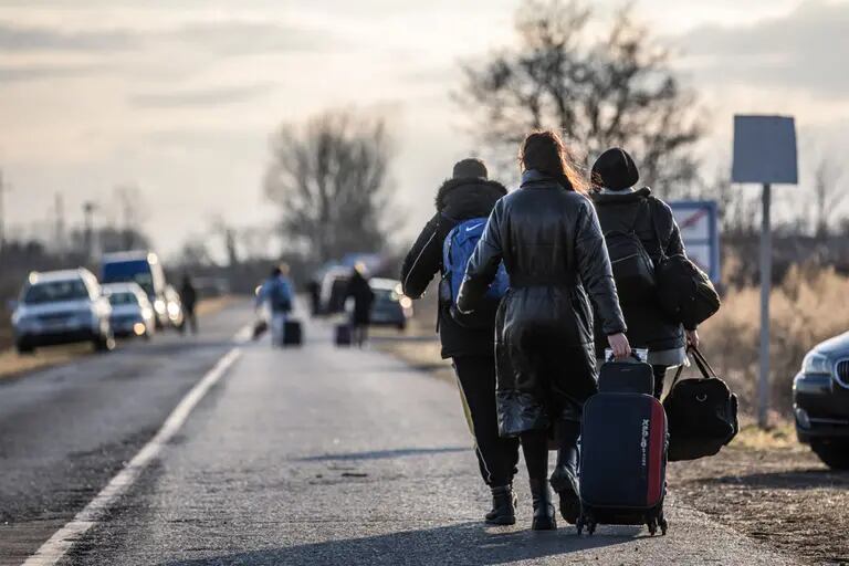 Com aumento dos ataques russos, previsão é de que 4 milhões de ucranianos busquem refúgio em outros países (Foto: Akos Stiller/Bloomberg)dfd