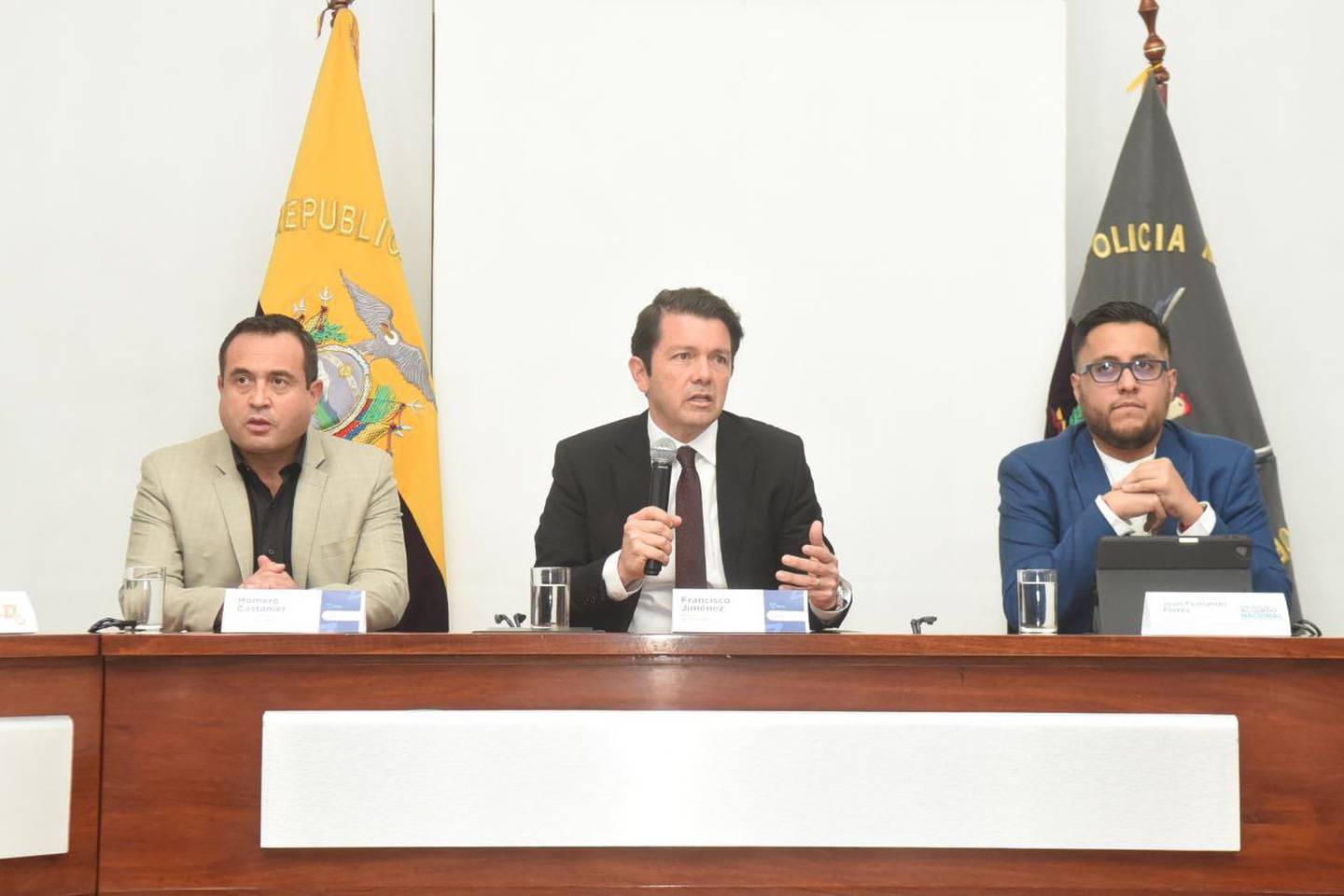 El ministro de Gobierno, Francisco Jiménez, se reunió con los jefes de las bancadas legislativas este 21 de abril.
