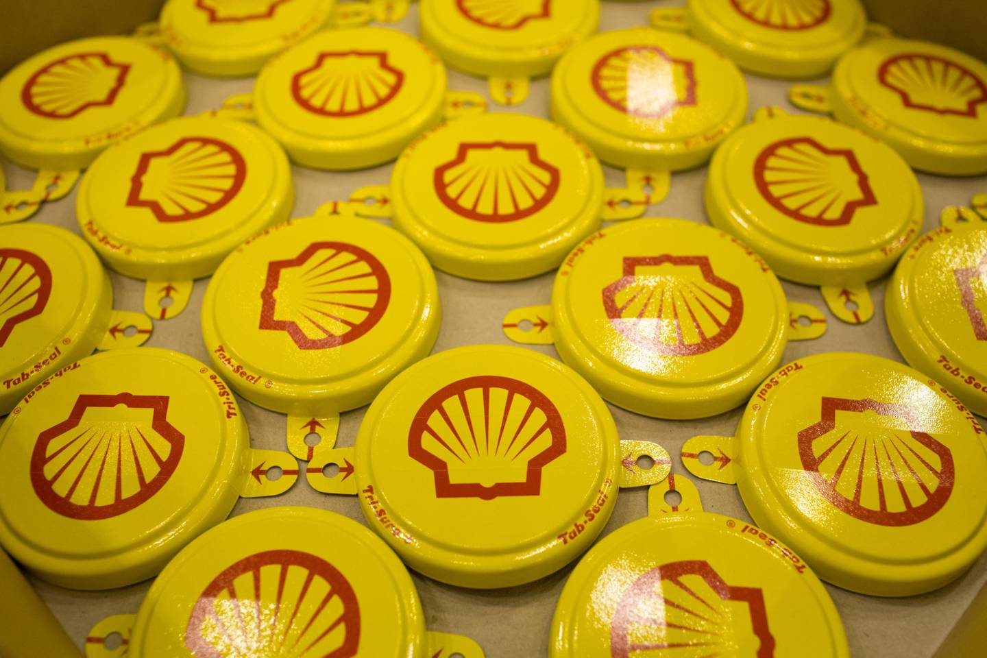 Shell, así como sus rivales, incluida ExxonMobil Corp., sorprendió a la industria energética al anunciar sus planes de abandonar activos rusos valorados en millones de dólares después de que estallara la guerra en Ucrania en febrero