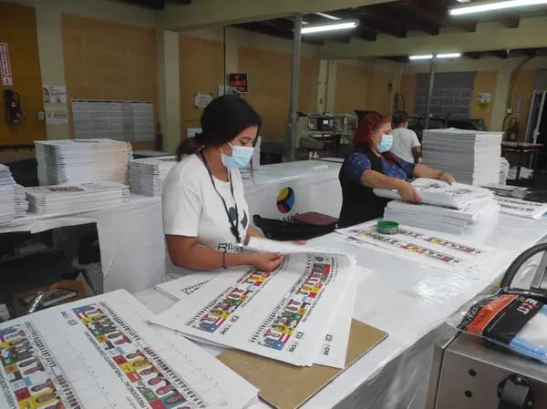 Impresión de papeletas electorales para las elecciones generales de Honduras en noviembre de 2021.