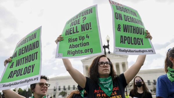 Suprema Corte dos EUA reverte decisão Roe v. Wade que protege direitos ao abortodfd