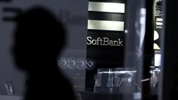 SoftBank Sinks 12% After Loss and No New Buyback Programdfd