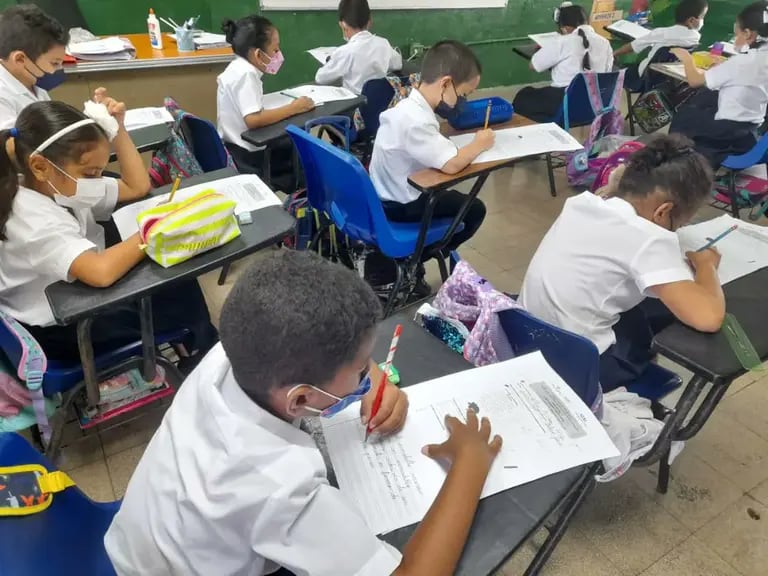 Al desmejoramiento de la educación también contribuyó la pandemia, que obligó a los centros escolares de Panamá a estar cerrados por 211 días.dfd