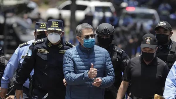 Extraditan a EE.UU. al expresidente hondureño Juan Orlando Hernándezdfd