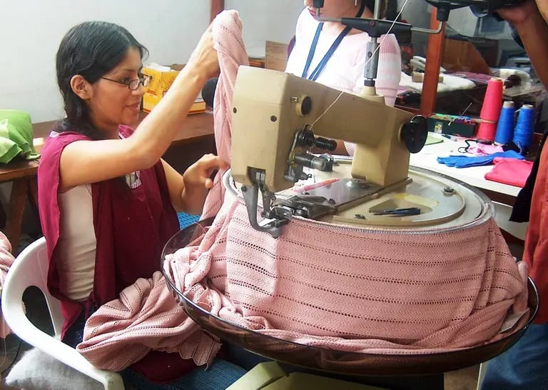 Exportación de suéteres de fibra de alpaca peruana creció 88,7% en el primer semestre.dfd