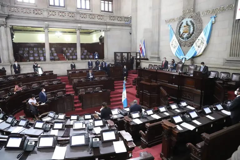 Guatemala otorgará subsidio por dos meses al diésel y gasolina por alza en precios.dfd