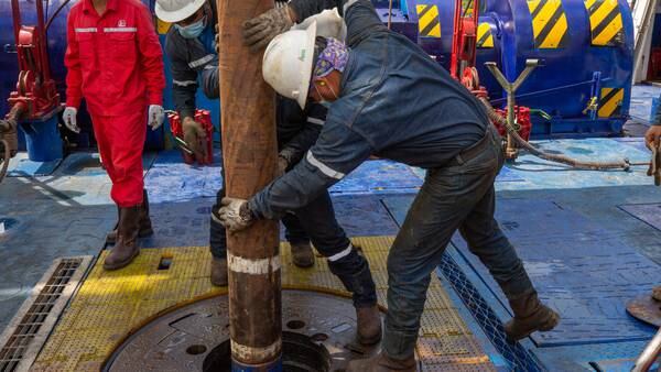 El recorte de la OPEP+ intensificará la competencia por el crudo de América Latinadfd