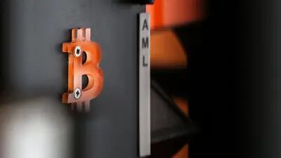 Bitcoin registra queda de cerca de 70% desde seu pico de novembro