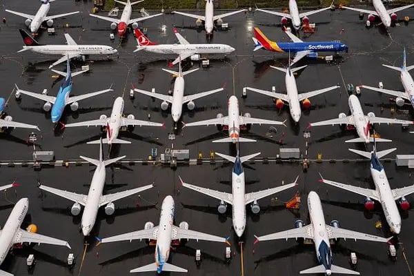 Aviões 737 Max suspensos de voar antes de permissão da Administração Federal de Aviação dos EUA (FAA) em 2021