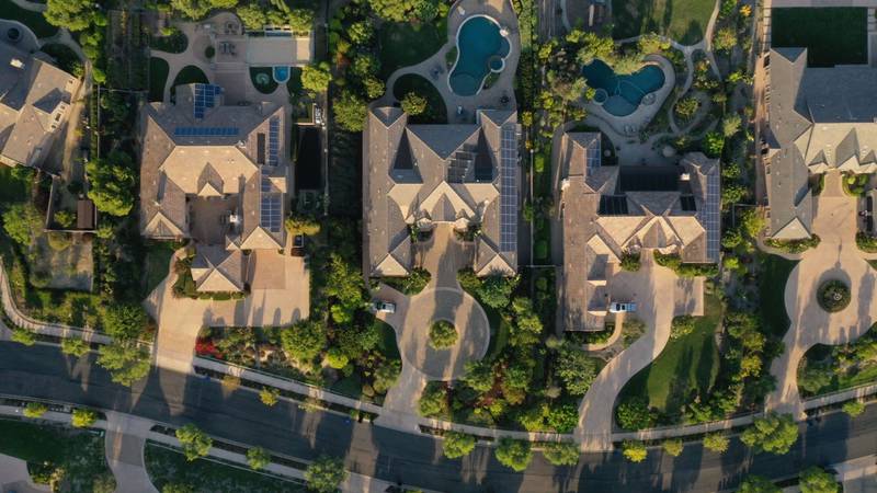 Casas acima de US$ 800 mil impulsionam mercado imobiliário dos EUA