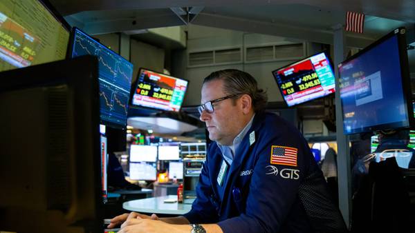 S&P reduce pérdidas en EE.UU. con ganancias de acciones defensivasdfd