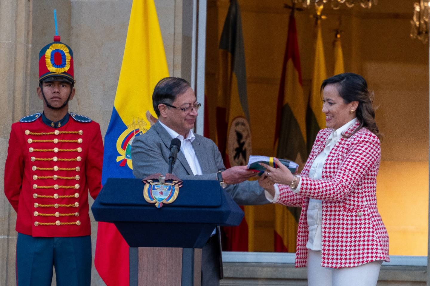 El presidente Gustavo Petro y la ministra de Salud, Carolina Corcho