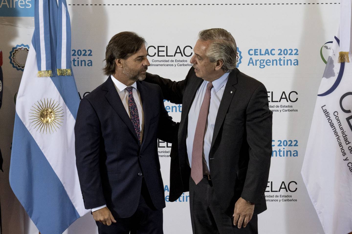 Luis Lacalle Pou, presidente de Uruguay, y Alberto Fernández, presidente de Argentina. Fotógrafa: Anita Pouchard Serra/Bloomberg