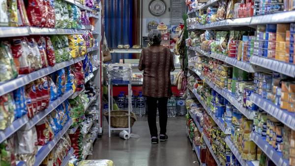 La inflación en Chile caería del 10% interanual entre abril y mayo, según Marceldfd