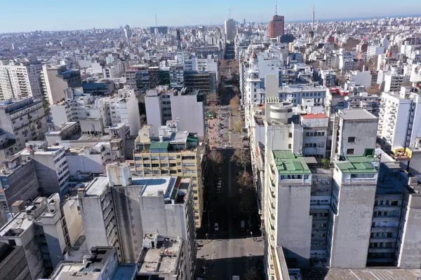 Vista aérea de la avenida 18 de julio, en Montevideo