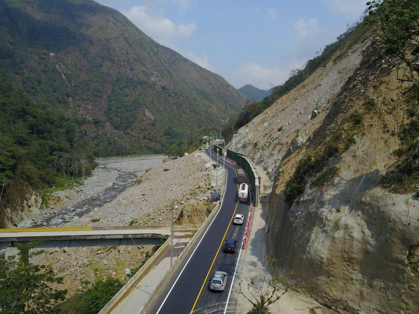 Colombia adjudica obras de construcción del viaducto en la vía al Llano.